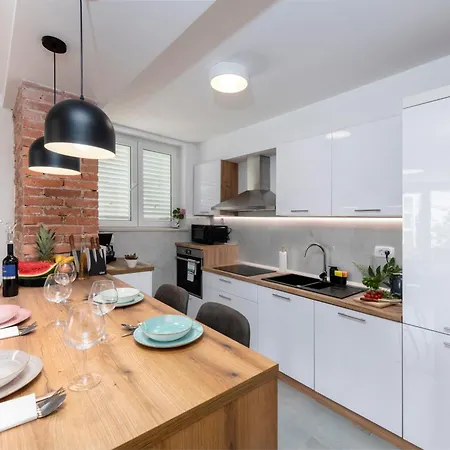 Sweet Apartment *